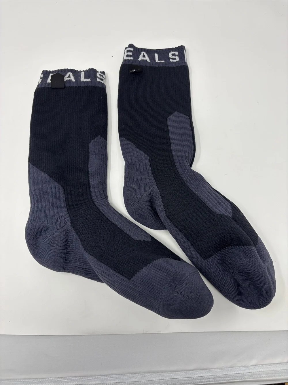 Sealskinz Men's Black & Dark Gray Performance Crew Socks 40